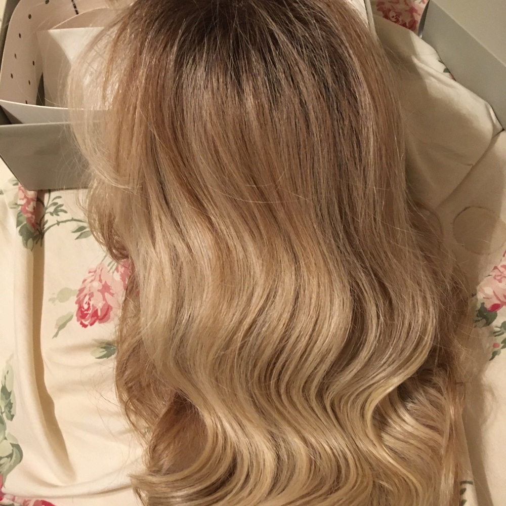 Stunning Raquel Welch Editor’s pick synthetic wig.